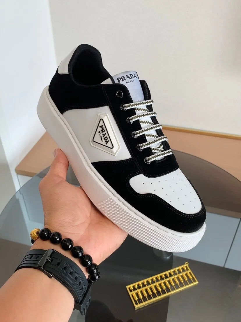 Factory price 420. 【PRADA】Prada’s latest 🎁🎁 fashionable casual men’s shoes 👟, hot style 💥 simple and elegant style, exclusive for trendy men. Exclusive official website latest brand 👑original decoration, fashionable and generous, original cowhide leather ✅ breathable sheepskin lining, official website designated wear-resistant casual outsole, classic model taken in real life 🎬38-44. Can be customized45